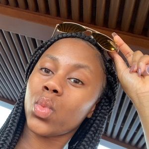 Meet your Posher, Nona